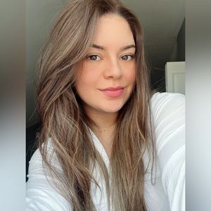 Meet your Posher, Yency